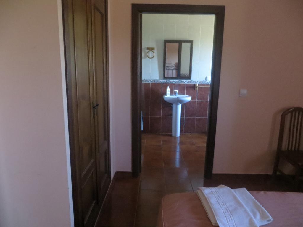 Hostal Rest. Campoabierto Valencia de las Torres Quarto foto