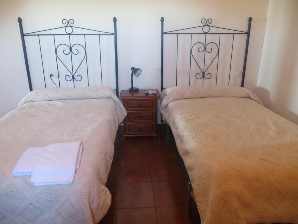Hostal Rest. Campoabierto Valencia de las Torres Quarto foto